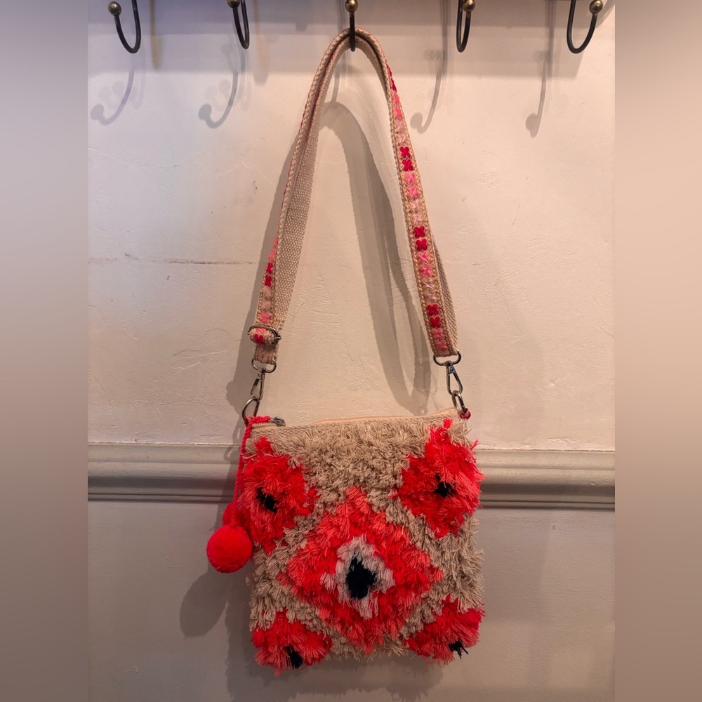 Jen & Co Boho Chic Crossbody Bag with Red and Beige Accents NWOT